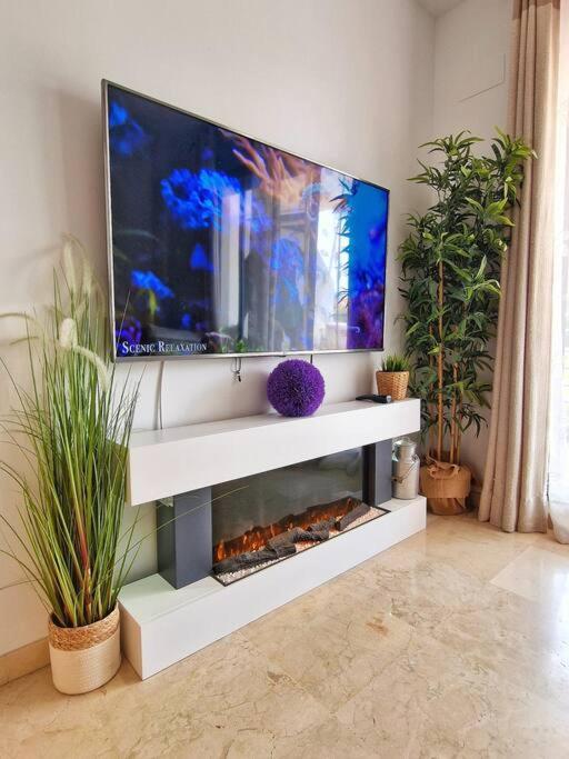 Acogedor Piso Con Terraza Y Parking! Lägenhet Benalmádena Exteriör bild