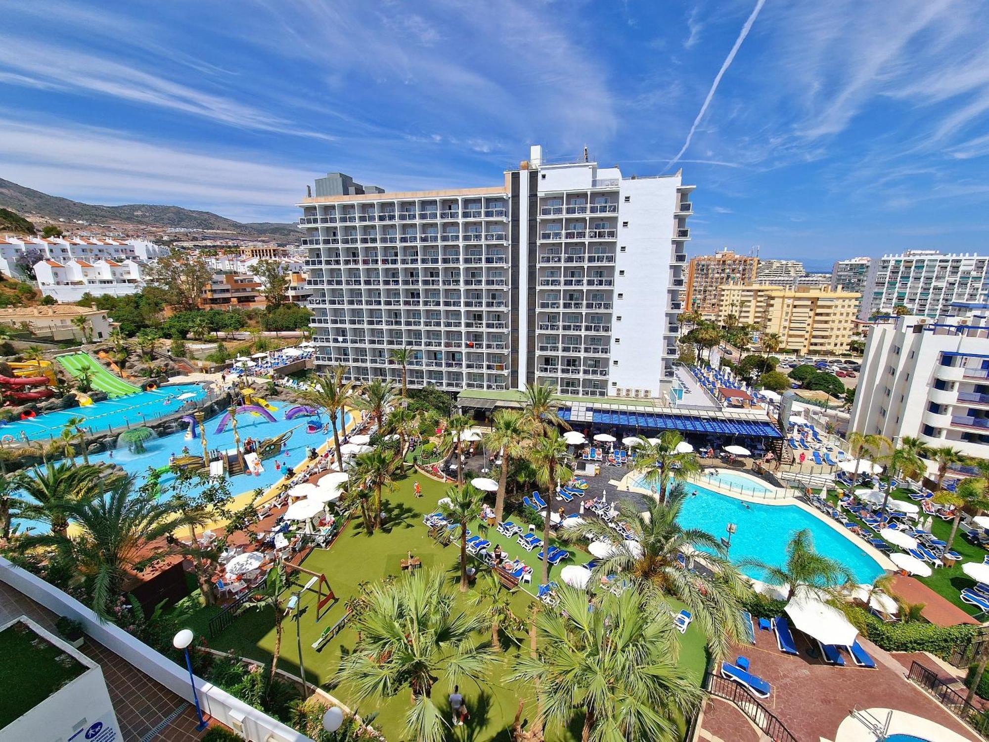 Acogedor Piso Con Terraza Y Parking! Lägenhet Benalmádena Exteriör bild